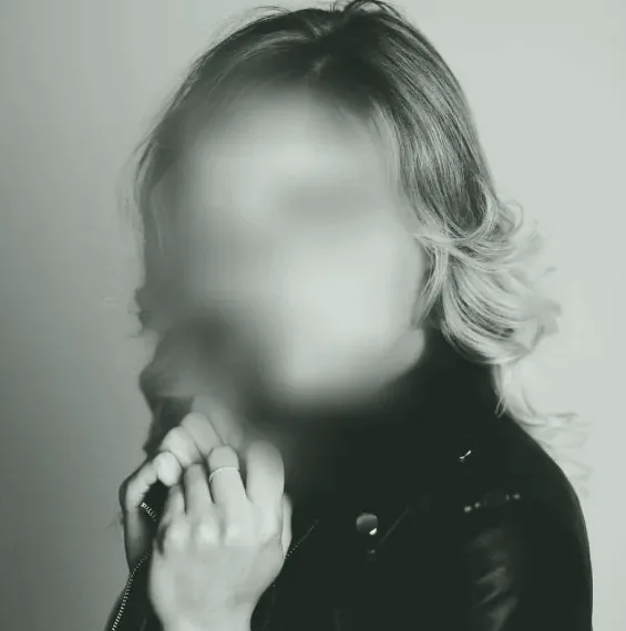 Ella, 33