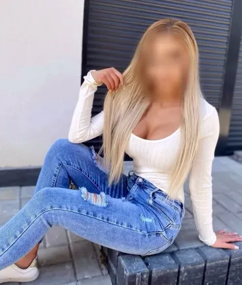 Emma, 32
