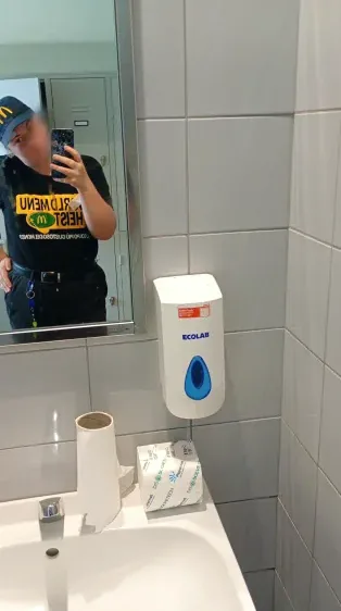 Maria, 24